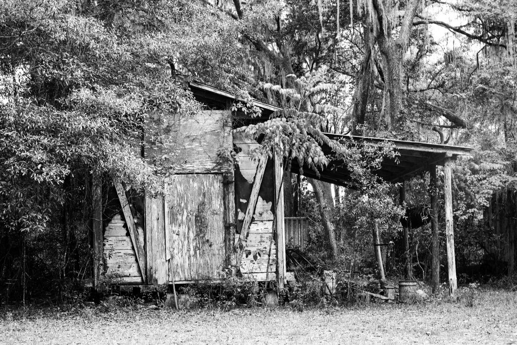 Corn crib, Yashica LM, Fujifilm Neopan Acros 100, f/8, 1/2 sec.