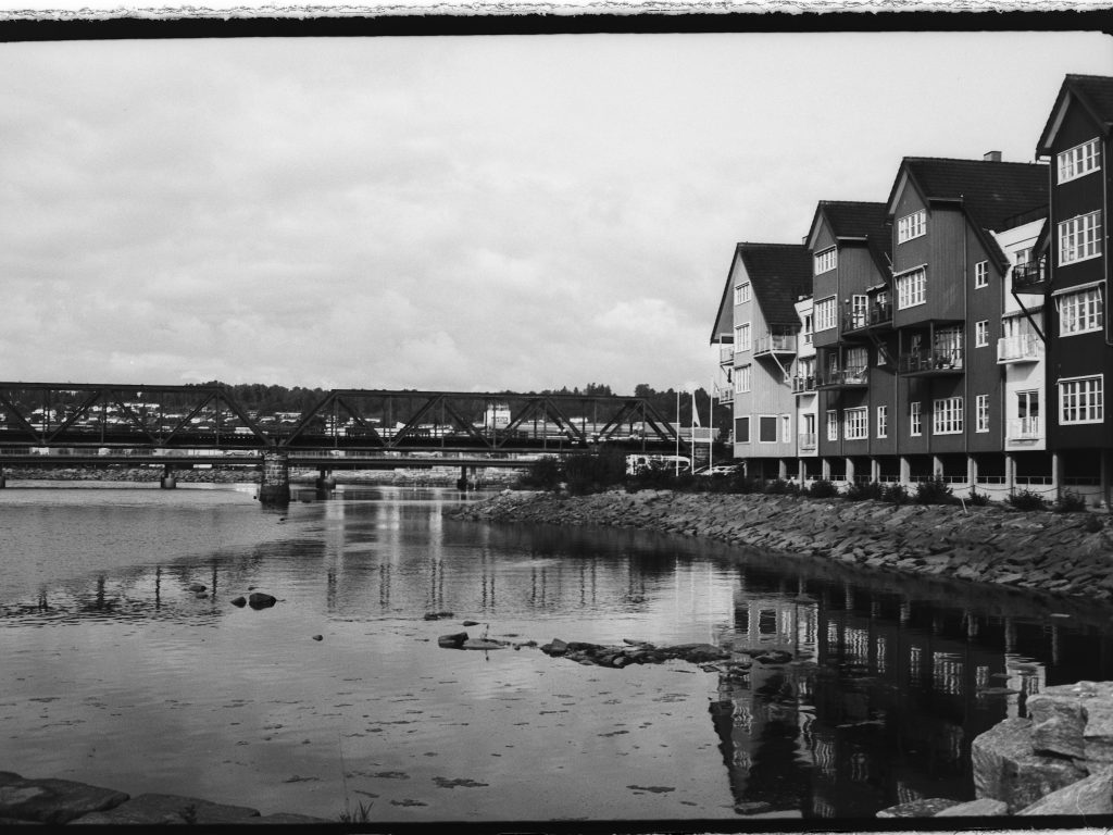 Ferrania P30, stand dev 60min, 5ml rodinal in 4dl 20deg water.